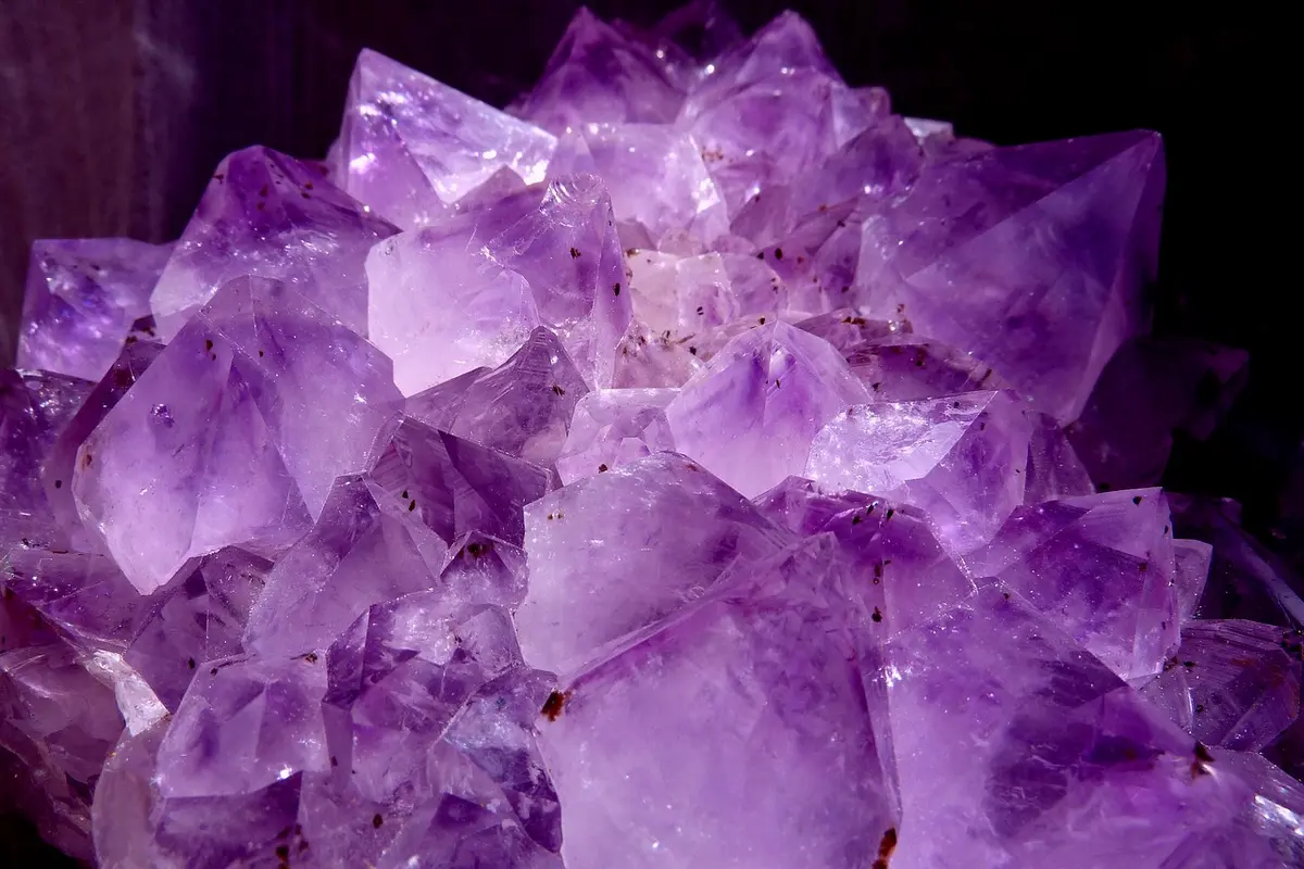 Pedra preciosa rara: Exemplos impressionantes e de alto valor